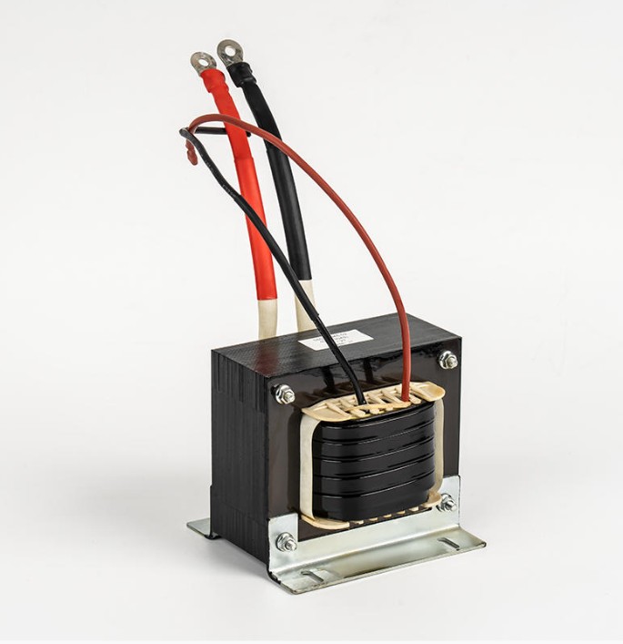 Za koje industrije ili opremu su prikladni inverterski transformatori?