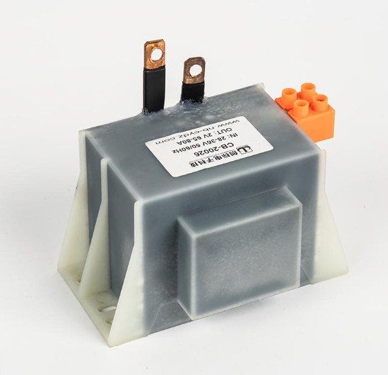 Koja su ključna razmatranja dizajna za disipaciju topline u transformatorima R-tipa za okruženja visoke gustoće instalacije?