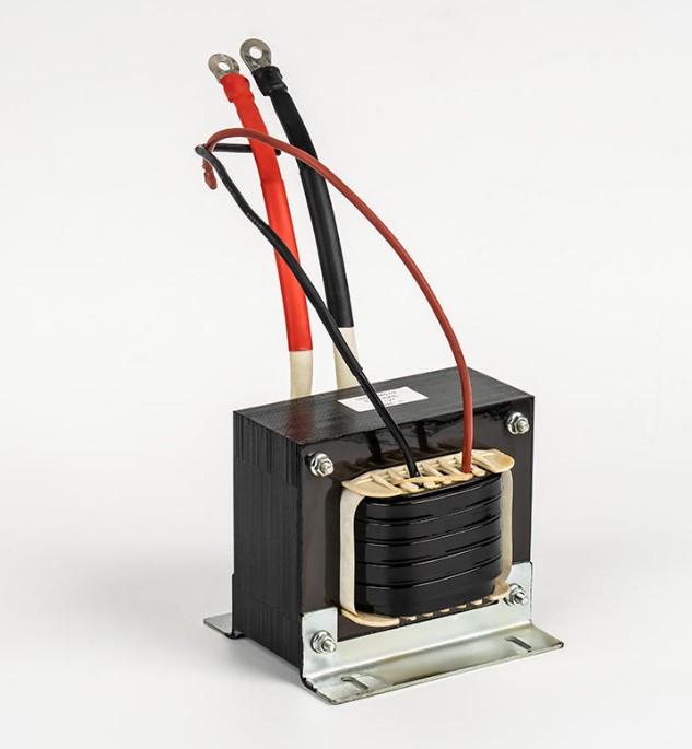 Koje pojave uzrokuje zasićenje jezgre u inverterskom transformatoru?